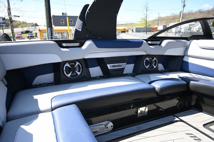 2017 Malibu M235 Photo 16 of 29