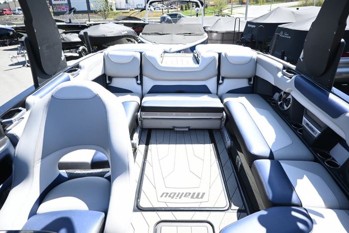 2017 Malibu M235 Photo 17 of 29