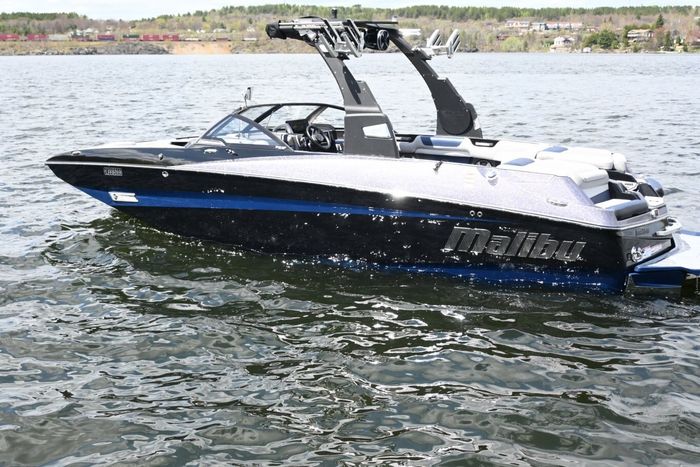 2017 Malibu M235 Photo 7 of 29