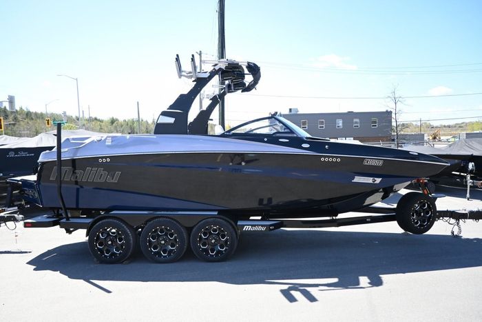 2017 Malibu M235 Photo 3 of 29