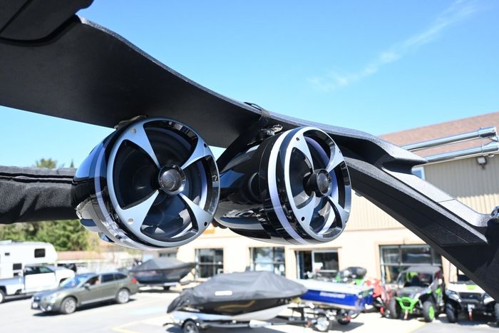 2017 Malibu M235 Photo 24 of 29
