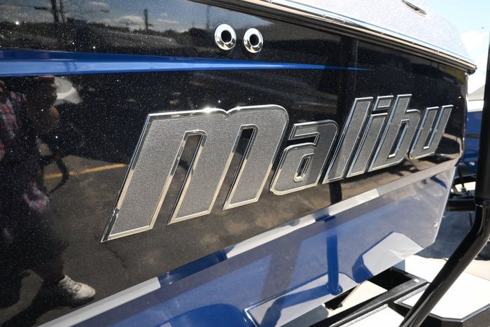 2017 Malibu M235 Photo 8 of 29