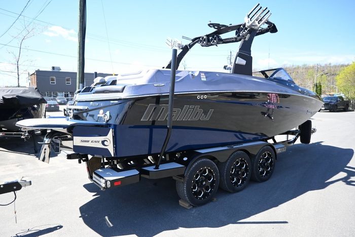 2017 Malibu M235 Photo 4 of 29