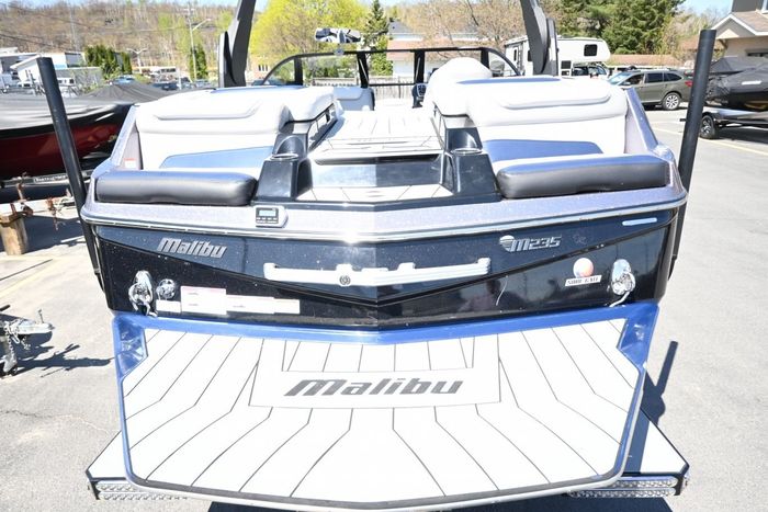 2017 Malibu M235 Photo 13 of 29