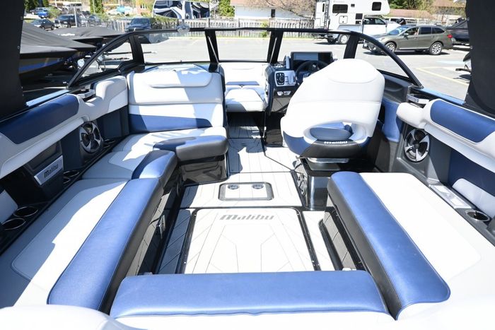 2017 Malibu M235 Photo 14 of 29