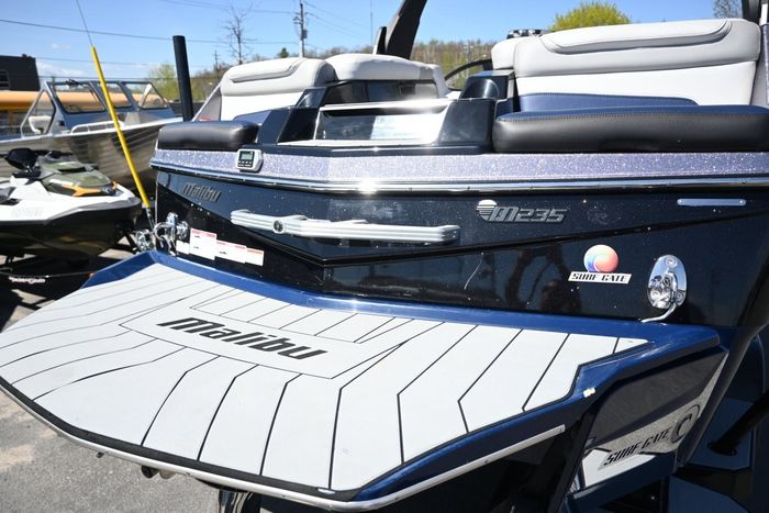 2017 Malibu M235 Photo 10 of 29