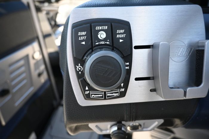2017 Malibu M235 Photo 27 of 29