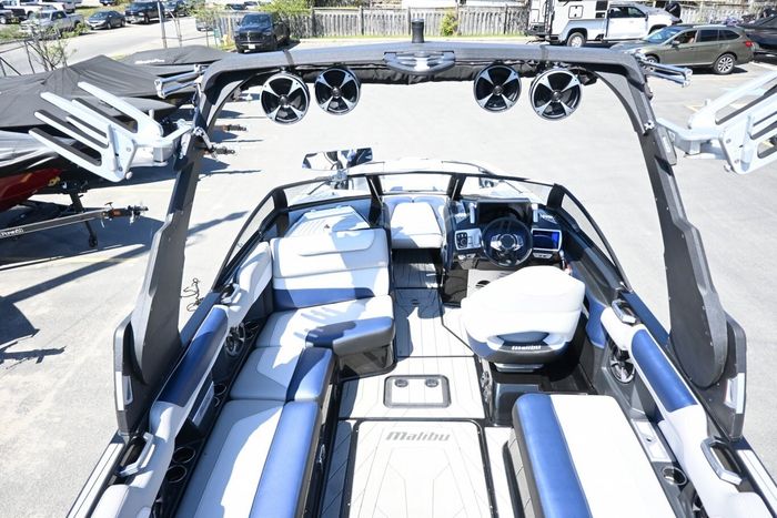 2017 Malibu M235 Photo 15 of 29