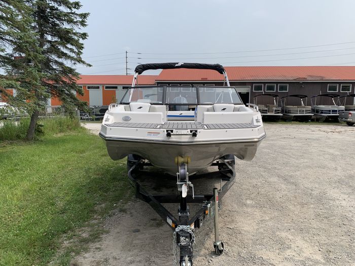 2025 Starcraft SVX 190 Full Windshield Deck Boat Blue Suzuki DF15 Photo 3 sur 30