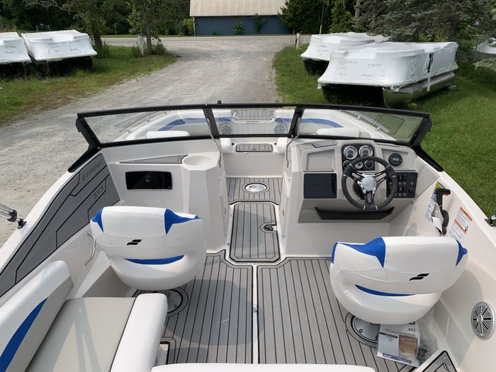2025 Starcraft SVX 190 Full Windshield Deck Boat Blue Suzuki DF15 Photo 9 sur 30