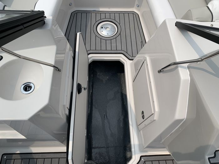 2025 Starcraft SVX 190 Full Windshield Deck Boat Blue Suzuki DF15 Photo 26 sur 30