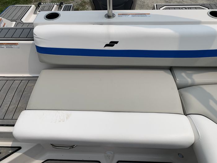 2025 Starcraft SVX 190 Full Windshield Deck Boat Blue Suzuki DF15 Photo 27 sur 30