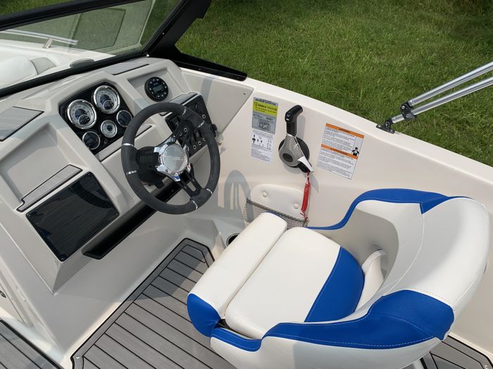 2025 Starcraft SVX 190 Full Windshield Deck Boat Blue Suzuki DF15 Photo 11 sur 30