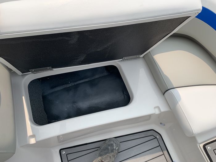 2025 Starcraft SVX 190 Full Windshield Deck Boat Blue Suzuki DF15 Photo 19 sur 30