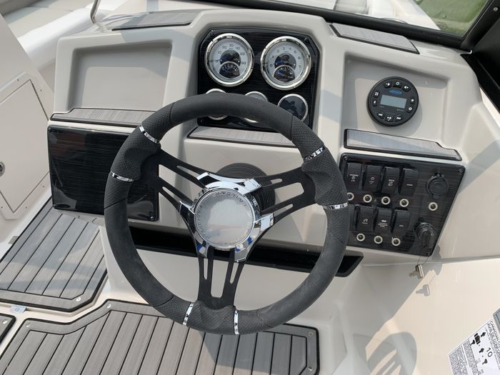 2025 Starcraft SVX 190 Full Windshield Deck Boat Blue Suzuki DF15 Photo 12 sur 30