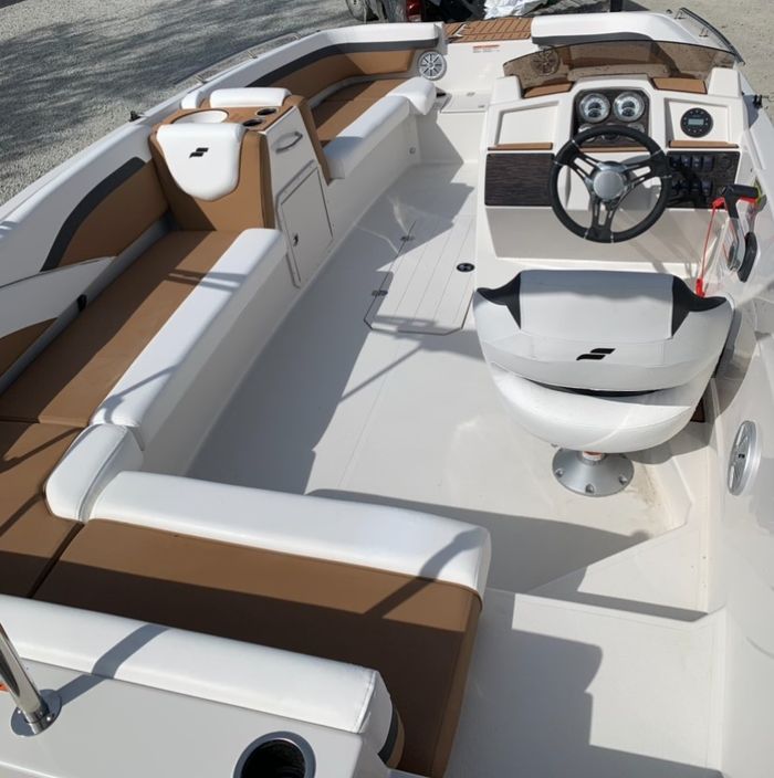 2025 Starcraft SVX 171 Deck Boat Blueberry Suzuki DF115 Four Stro Photo 13 of 18