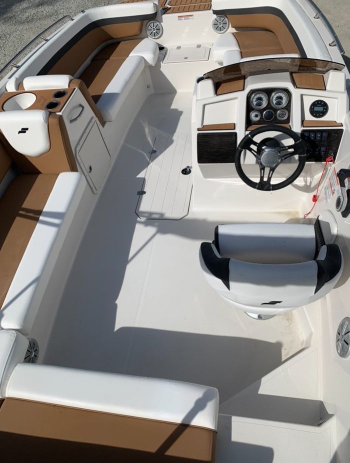 2025 Starcraft SVX 171 Deck Boat Blueberry Suzuki DF115 Four Stro Photo 5 of 18