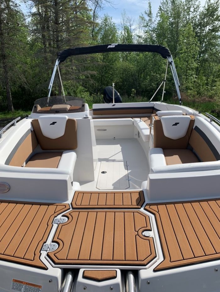 2025 Starcraft SVX 171 Deck Boat Blueberry Suzuki DF115 Four Stro Photo 14 of 18