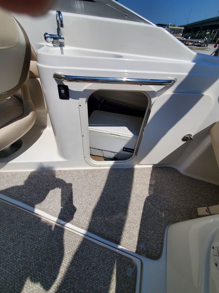 2011 Chaparral 215 SSI Photo 10 of 20