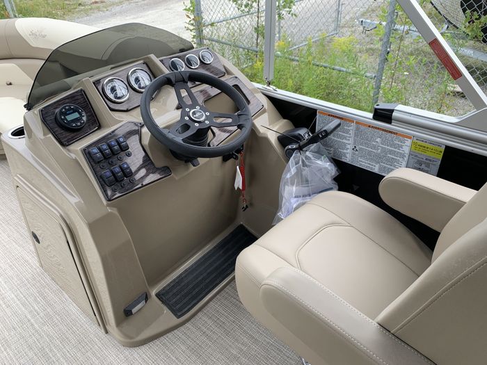 2026 SunChaser Geneva Cruise 20 LR DH PTS Tritoon Blue Suzuki DF1 Photo 5 of 16