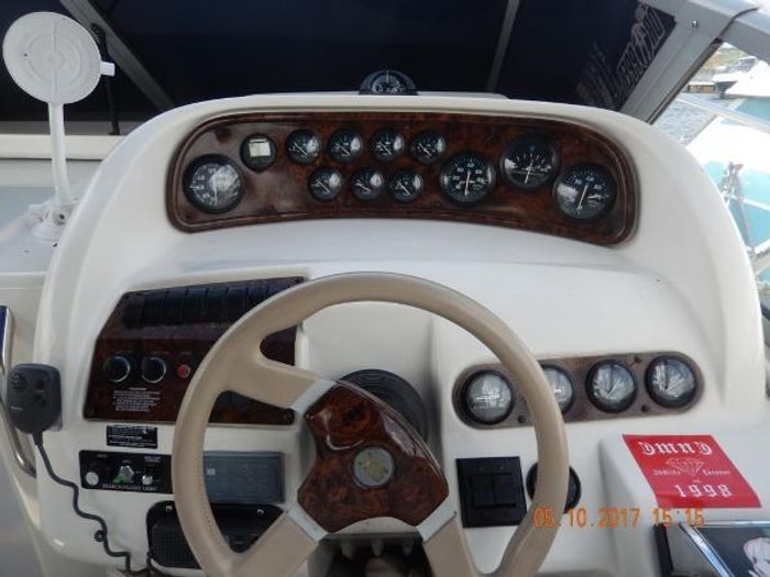 1995 Larson Cabrio 310 Photo 7 of 22