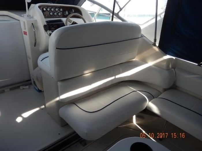 1995 Larson Cabrio 310 Photo 9 of 22