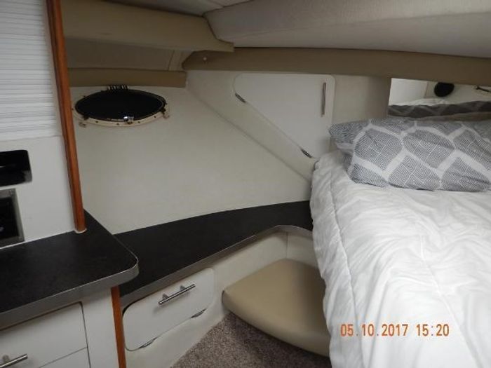 1995 Larson Cabrio 310 Photo 21 of 22