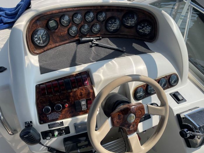 1995 Larson Cabrio 310 Photo 5 of 22
