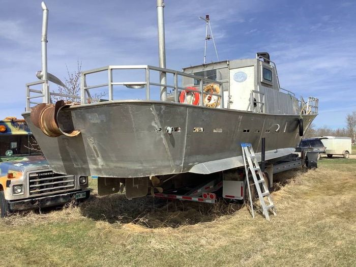Aluminum Work/Fishing Boat Twin Screw w/Trailer 1999 Used Boat for Sale