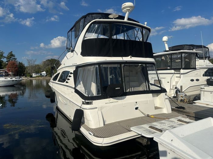 2005 Silverton 38 Sportbridge Photo 3 sur 29