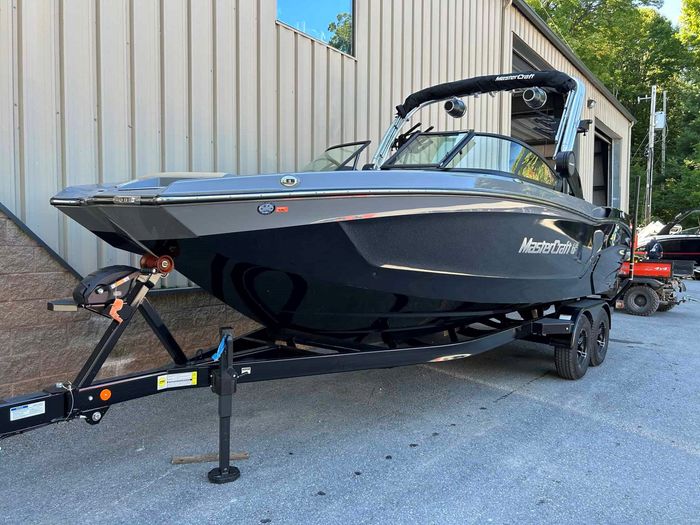 2024 MasterCraft XT24 Photo 1 of 28