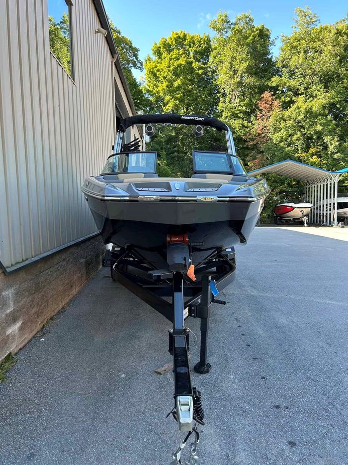 2024 MasterCraft XT24 Photo 6 of 28