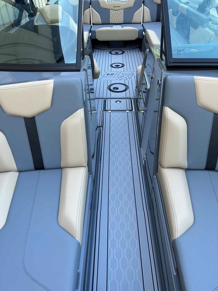 2024 MasterCraft XT24 Photo 11 of 28