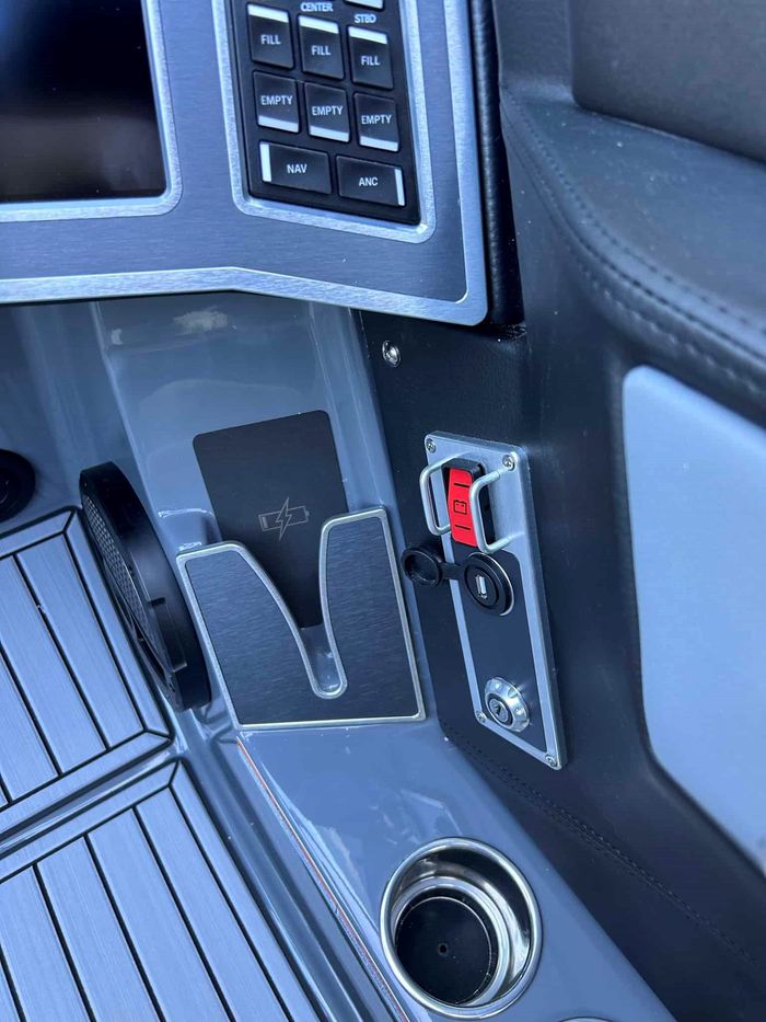 2024 MasterCraft XT24 Photo 2 of 28