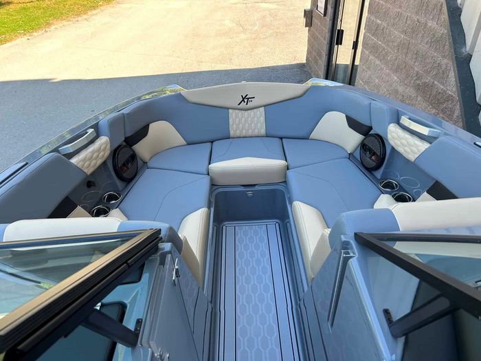 2024 MasterCraft XT24 Photo 5 of 28
