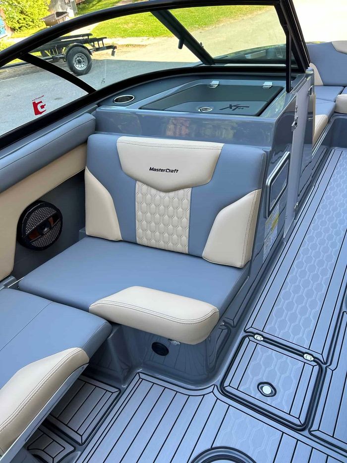 2024 MasterCraft XT24 Photo 10 of 28