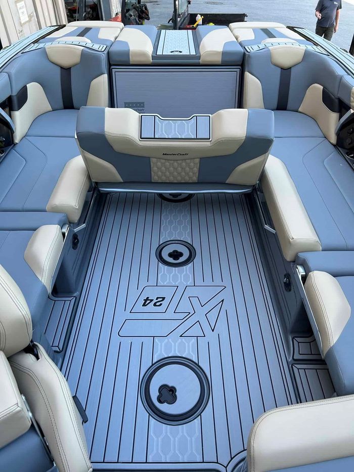 2024 MasterCraft XT24 Photo 17 of 28
