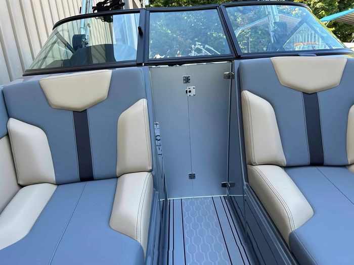 2024 MasterCraft XT24 Photo 21 of 28