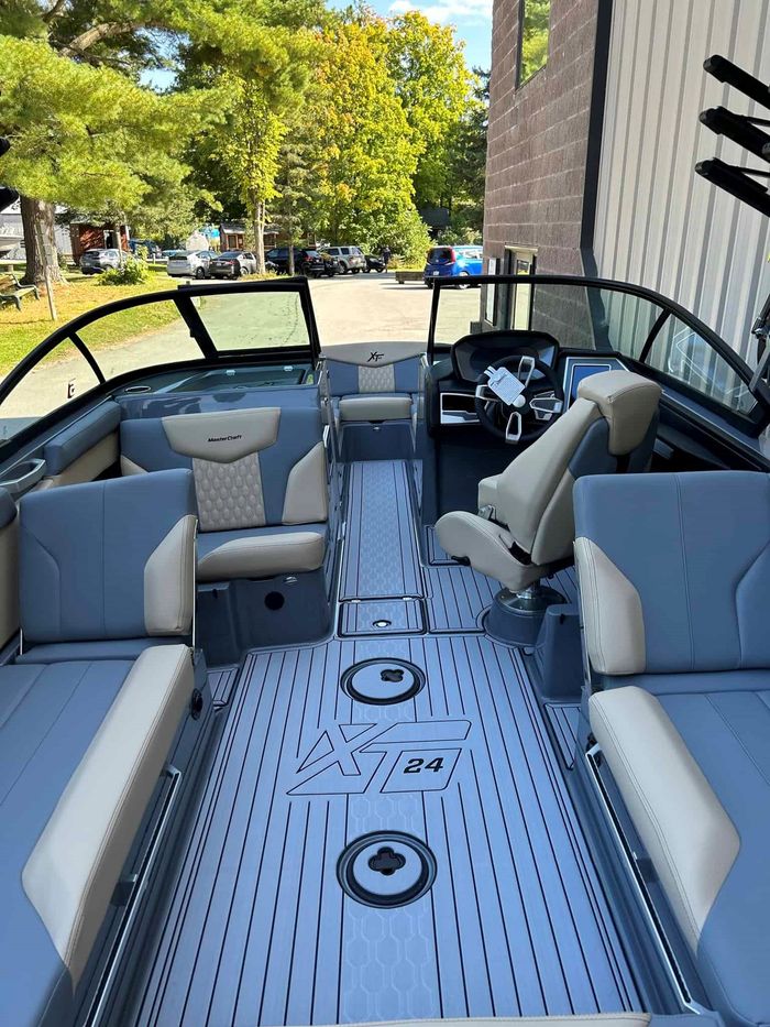 2024 MasterCraft XT24 Photo 26 of 28