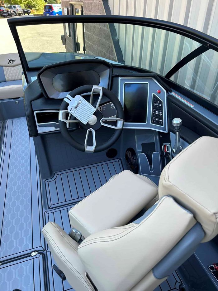 2024 MasterCraft XT24 Photo 23 of 28