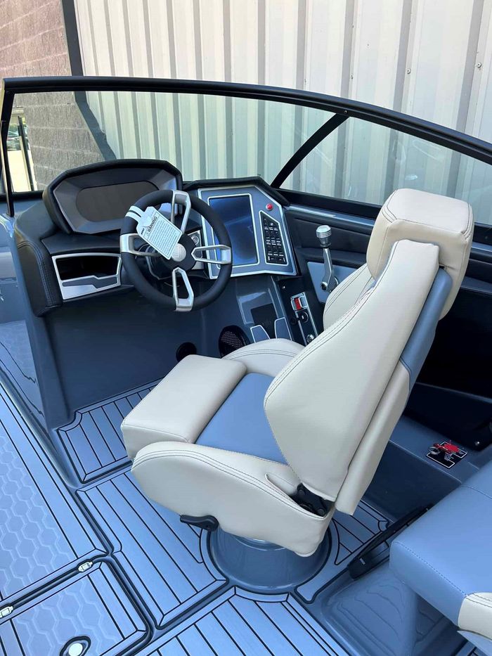 2024 MasterCraft XT24 Photo 24 of 28