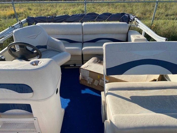 Smoker Craft 20' Pontoon 1998 Used Boat for Sale in Brandon, Manitoba