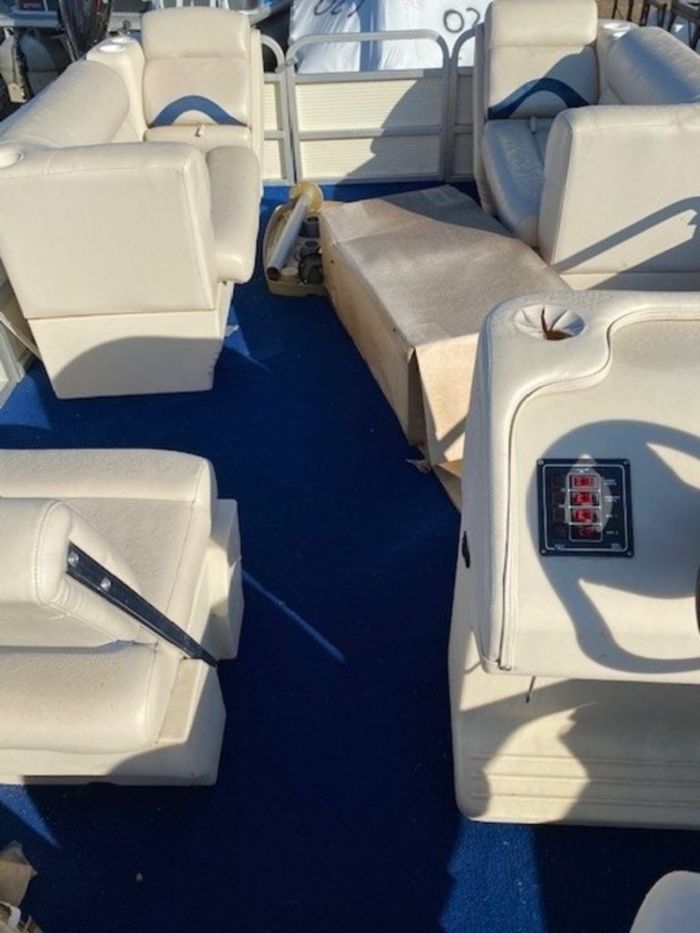 Smoker Craft 20' Pontoon 1998 Used Boat for Sale in Brandon, Manitoba