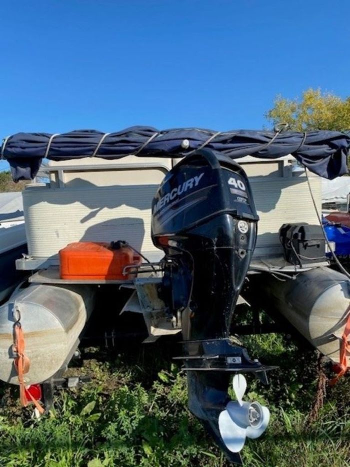 Smoker Craft 20' Pontoon 1998 Used Boat for Sale in Brandon, Manitoba