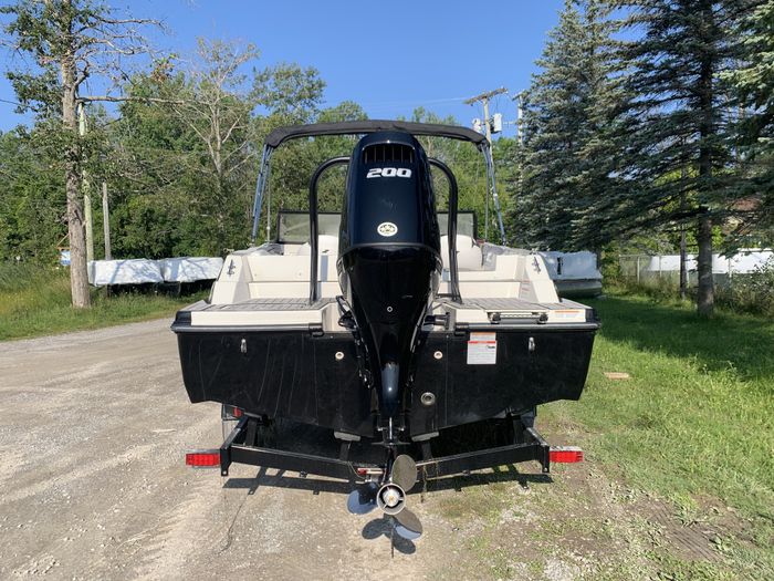 2024 Starcraft SVX 210 OB Deck Boat Charcoal/Black Suzuki DF200 F Photo 7 of 34