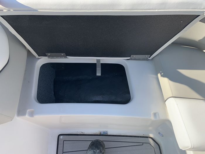2024 Starcraft SVX 210 OB Deck Boat Charcoal/Black Suzuki DF200 F Photo 20 of 34
