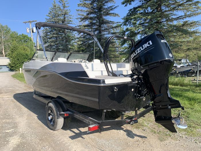 2024 Starcraft SVX 210 OB Deck Boat Charcoal/Black Suzuki DF200 F Photo 8 of 34