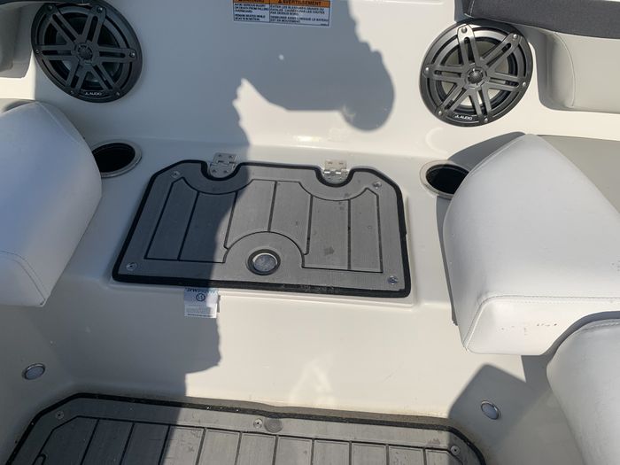 2024 Starcraft SVX 210 OB Deck Boat Charcoal/Black Suzuki DF200 F Photo 21 of 34