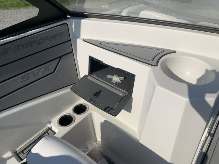 2024 Starcraft SVX 210 OB Deck Boat Charcoal/Black Suzuki DF200 F Photo 16 of 34