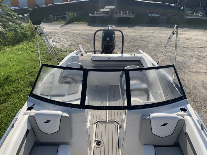 2024 Starcraft SVX 210 OB Deck Boat Charcoal/Black Suzuki DF200 F Photo 10 of 34